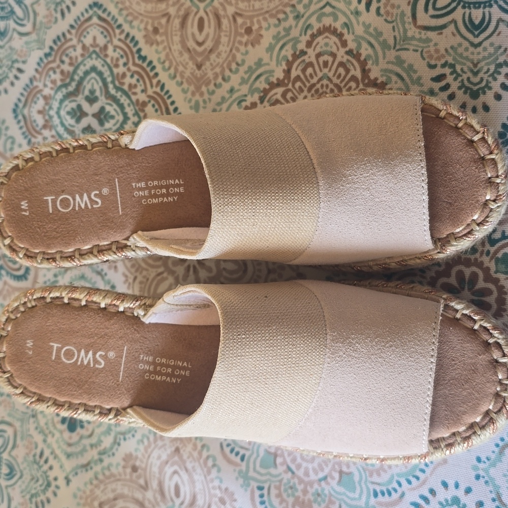 Toms size 7 espadrolle wedges